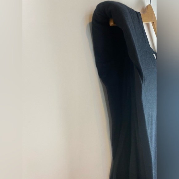 Babaton Aritzia Black Shoulder Pad Tee Shirt Dress Size Medium - Picture 4 of 11